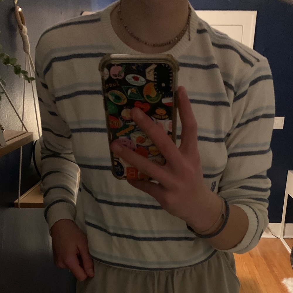 Brandy Melville Jessica Sweater - Picture 3 of 3